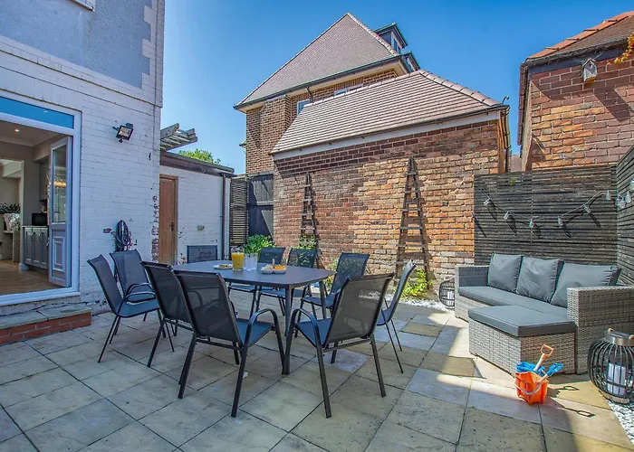 بيت للعطل The House *